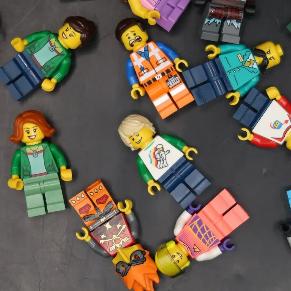 Lego Minifigure Assorted Lot Of 20 Minifigs City Chima Jurassic Samurai